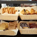 Kyriad Prestige & Cabourg-dives-sur-mer 公寓式酒店 滨海迪沃