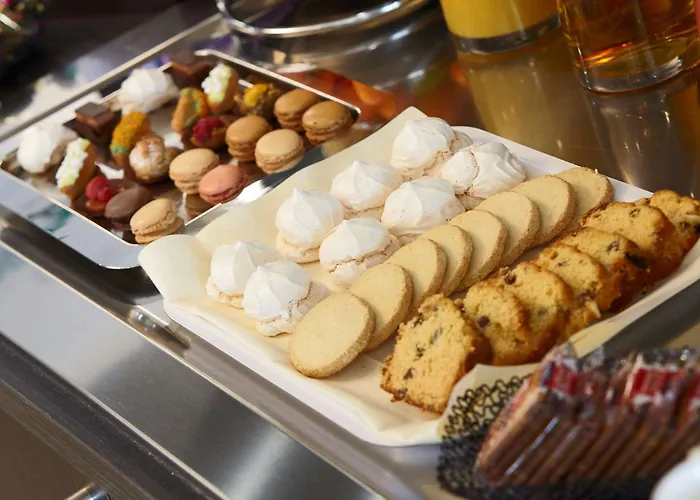 Apartmanhotel Kyriad Prestige & Cabourg-dives-sur-mer 3*