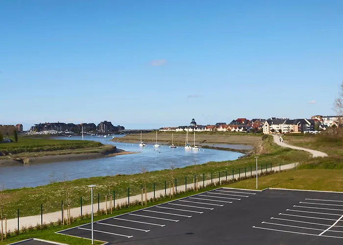 Kyriad Prestige & Cabourg-dives-sur-mer Apartmanhotel