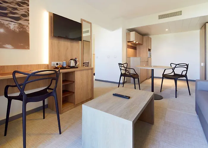 Kyriad Prestige & Cabourg-dives-sur-mer Apartmanhotel 3*