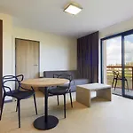 아파트호텔 Kyriad Prestige & Cabourg-dives-sur-mer 3*