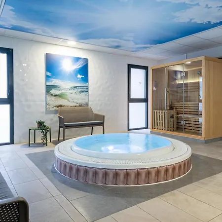 Kyriad Prestige & Cabourg-dives-sur-mer Apartmanhotel 3*