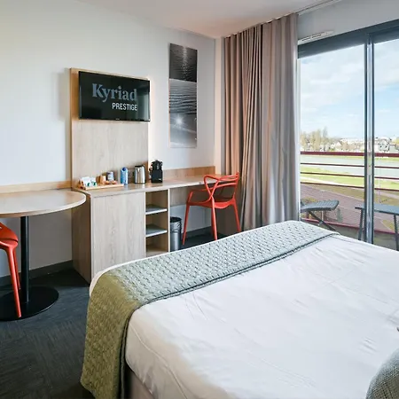 מלון דירות Kyriad Prestige & Cabourg-dives-sur-mer 3*