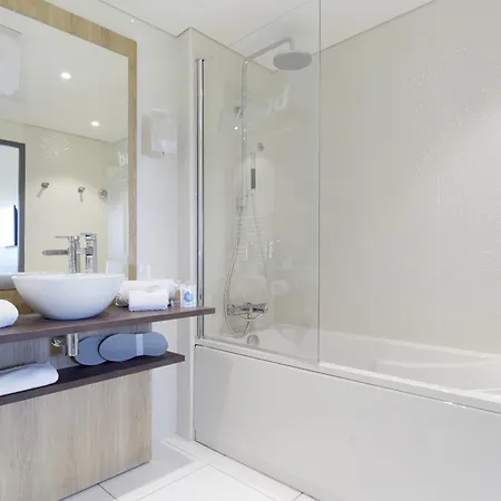 Kyriad Prestige & Cabourg-dives-sur-mer 3*