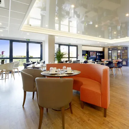 Apartmanhotel Kyriad Prestige & Cabourg-dives-sur-mer 3*