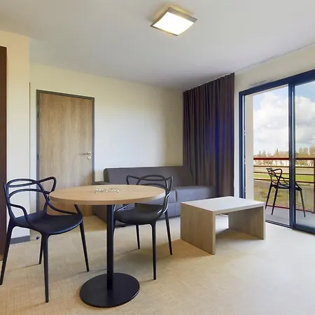 מלון דירות Kyriad Prestige & Cabourg-dives-sur-mer 3*