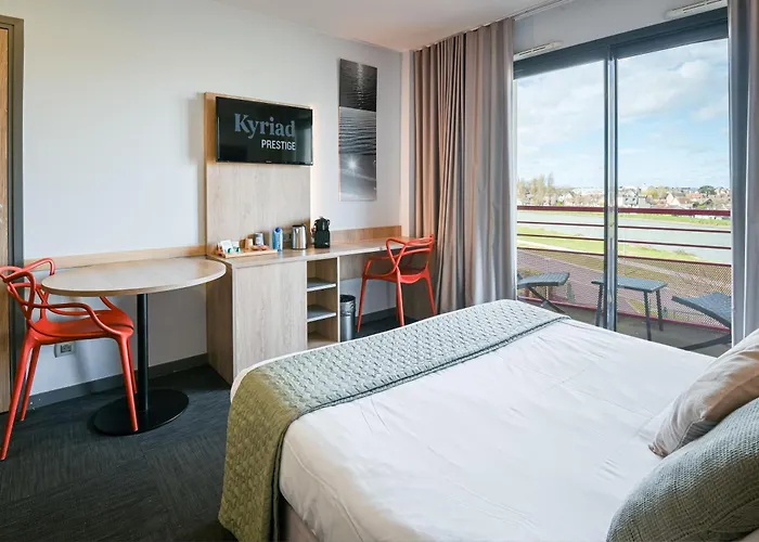 Aparthotel Kyriad Prestige & Cabourg-dives-sur-mer 3*