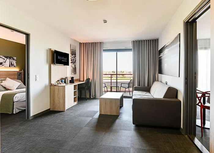 Kyriad Prestige & Cabourg-dives-sur-mer Aparthotel 3*