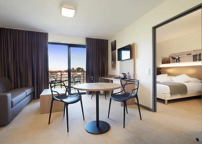 Kyriad Prestige & Cabourg-dives-sur-mer 3*