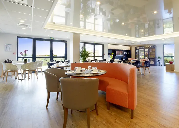 Ξενοδοχείο με διαμερίσματα Kyriad Prestige & Cabourg-dives-sur-mer 3*